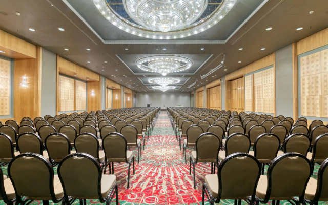 Divani Caravel Hotel