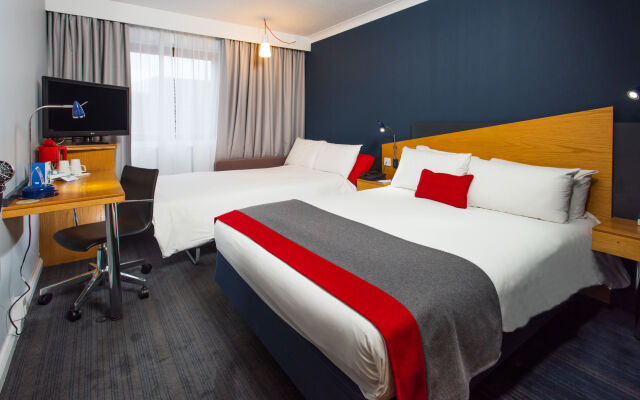 Holiday Inn Express Warwick - Stratford-upon-Avon by IHG