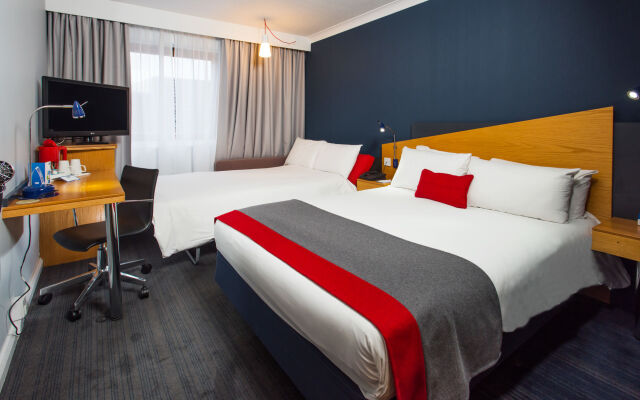 Holiday Inn Express Warwick - Stratford-upon-Avon, an IHG Hotel