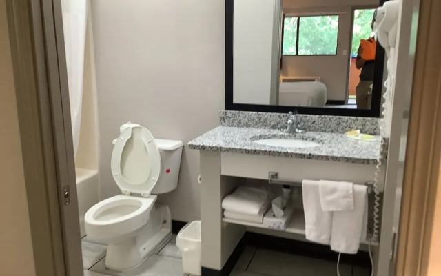 Days Inn Kingdom City