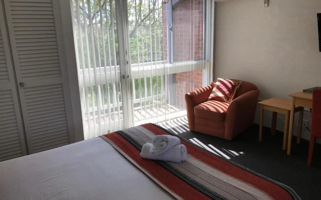 Bathurst Studio Apartments