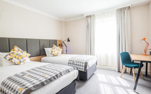 Holiday Inn Farnborough by IHG