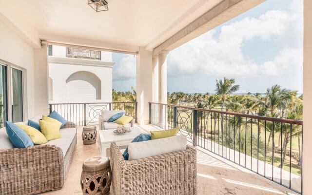 Open and Bright Beachfront Apt at Aquamarina F34
