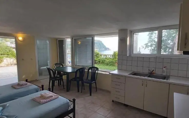 Magic Ionian Apartments & Rooms