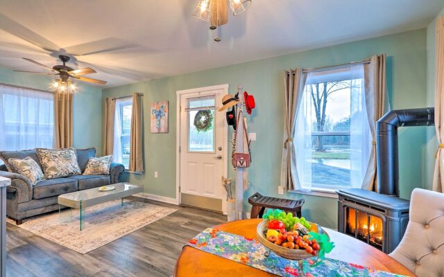 Unwind Fireside! Poconos Cottage 12 Mi to Slopes