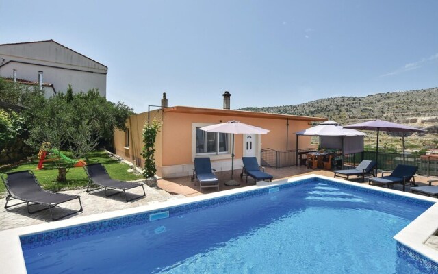 Stunning Home in Srinjine With Wifi and 4 Bedrooms