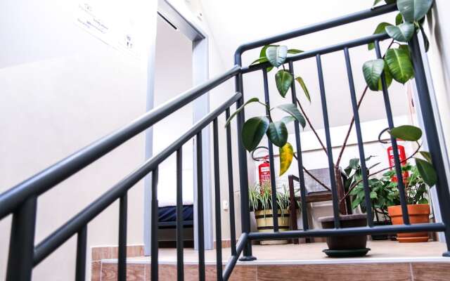 Varad Inn Hostel and Cafe