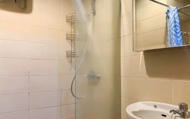 Warm And Homey 1Br At Belmont Residence Puri Apartment