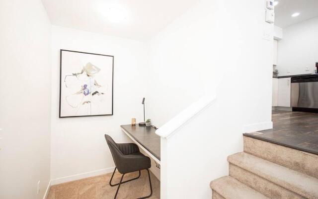 Luxurious 3 Bedroom Townhouse Free Parking and Wifi