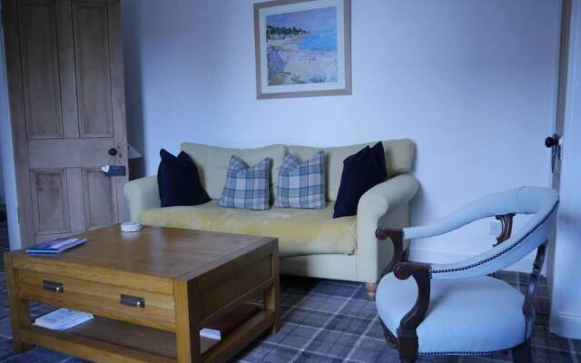 Beautiful 2-bed Apartment in Inverkip Great Garden