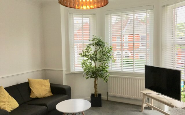 Netley Village Apartment