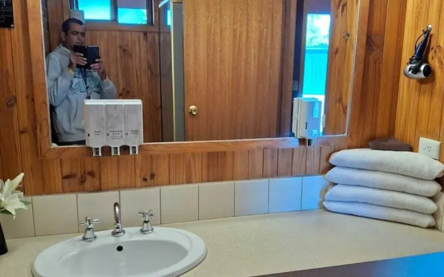 Country Road Motel