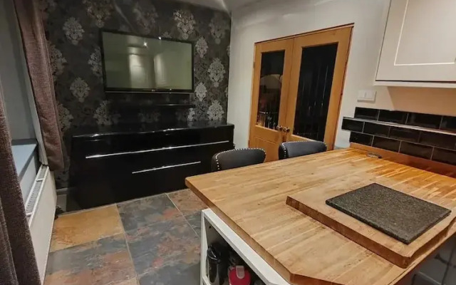 Cozy Blackpool Retreat With 3 Bedrooms