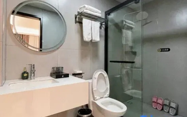 Xiyue Four Seasons Hotel (Nanjing Lukou International Airport Tongshan Subway Station)