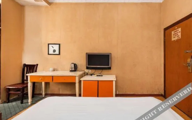 Yian Hotel (Zhuji Datang store)