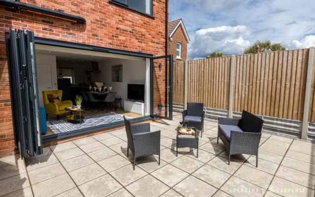 Stunning and Modern 3Bed, Town Centre Poole, Parking