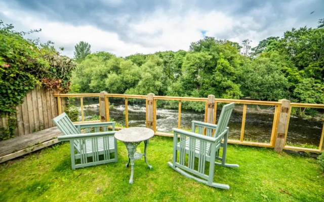 Cornerstones, 16th Century Luxury Self Catering House overlooking the River Dee