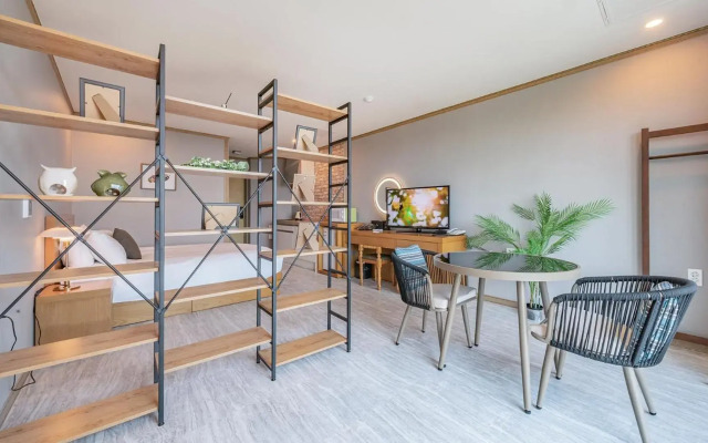 J View Hotel