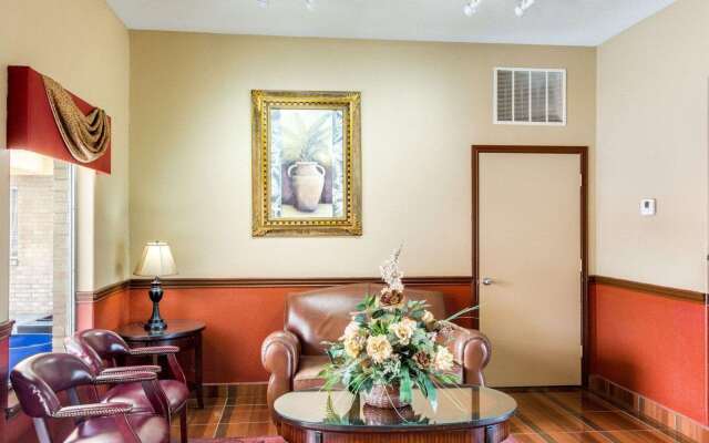 Econo Lodge Inn & Suites Eagle Pass