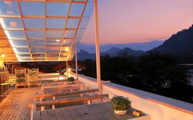 Wuyishan Old Street Riverside Hotel