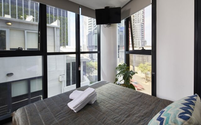 Stylish One Bedroom With Urban Convenience