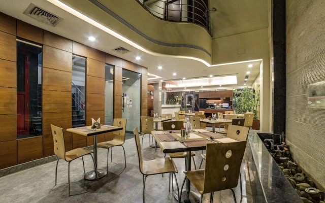 New Haven Hotel Greater Kailash by OYO