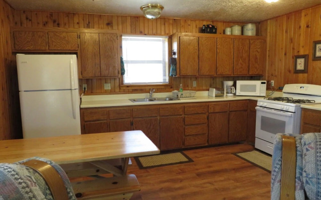 Eagle Nest Cabins & Marina