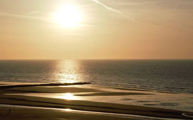 Coastal Apartment in Middelkerke Steps From the Sea