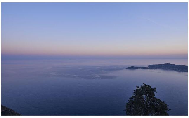 Chateau De La Chevre D Or