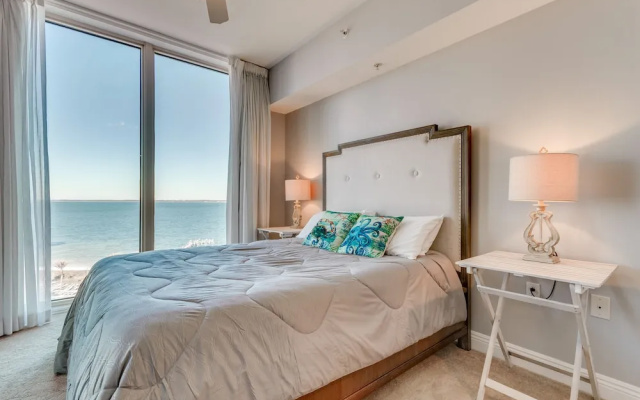 Florida Resort Condo: Walk to Pensacola Beach!