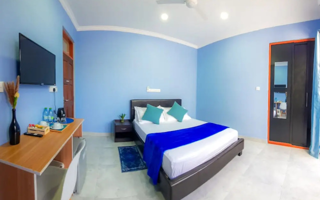 Hide Inn Blue