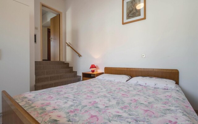 Beautiful Apartment in Banjole With 2 Bedrooms, Wifi and Outdoor Swimming Pool