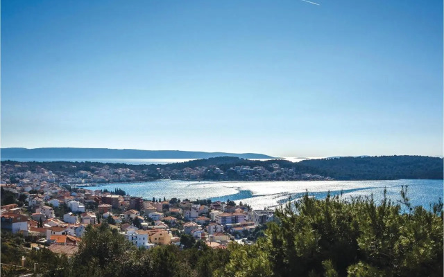 Two-Bedroom Apartment Saldun with Sea View 08