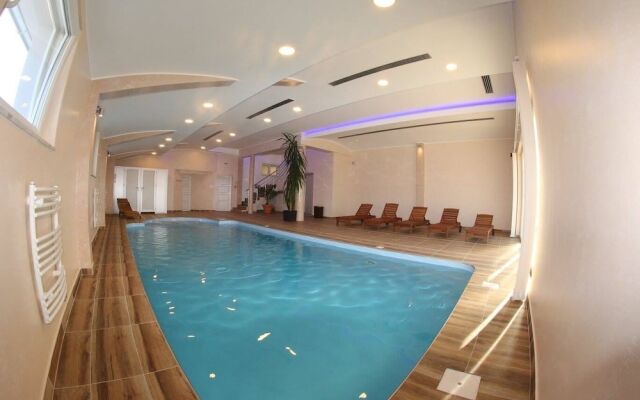 Hotel Lux