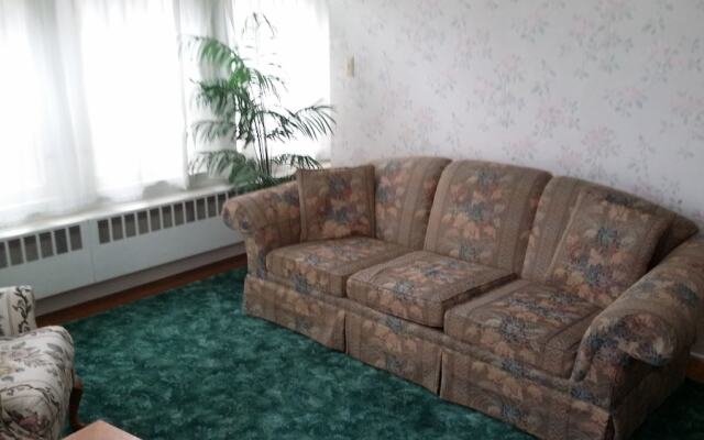 Chestnut Charm Bed & Breakfast