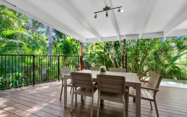 Tranquil & tropical, Sunshine Beach