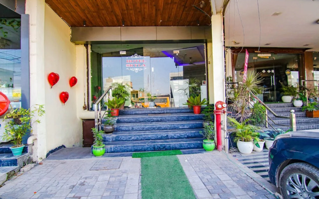Fabhotel Skyla