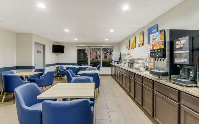 Comfort Suites near I-80 and I-94
