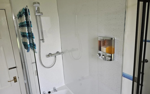 Snug - Meadhan Apartment