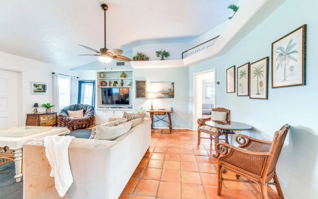 Backyard Hangouts: Bradenton Home Near Dining!