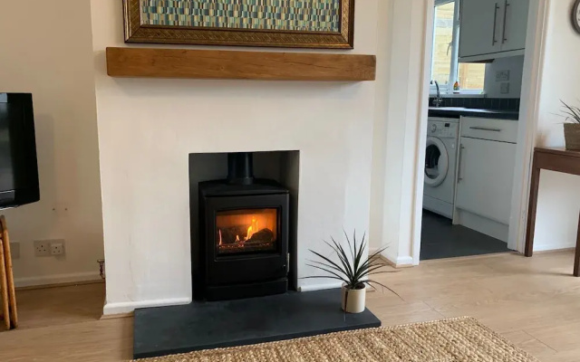 2 Bed-sleeps 4-parking-pets-10 min Walk to Beach