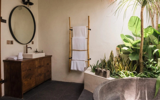 Majestic Private Villa 6 Br Canggu With Staff