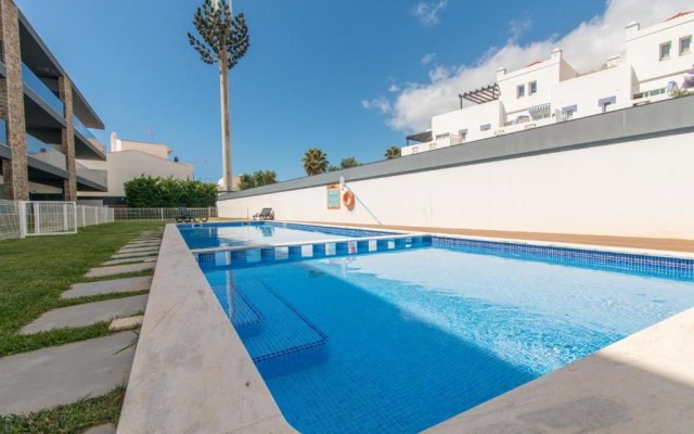 800m From the Boat to Praia das Cabanas, With Pool, Terrace, Wifi and Air/con