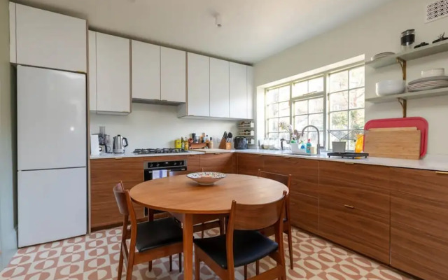 Spacious 2BD Flat By Regents Park & Camden Town!