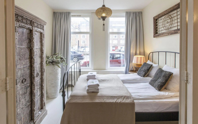 Livia's Hideaway: Elegant Canal