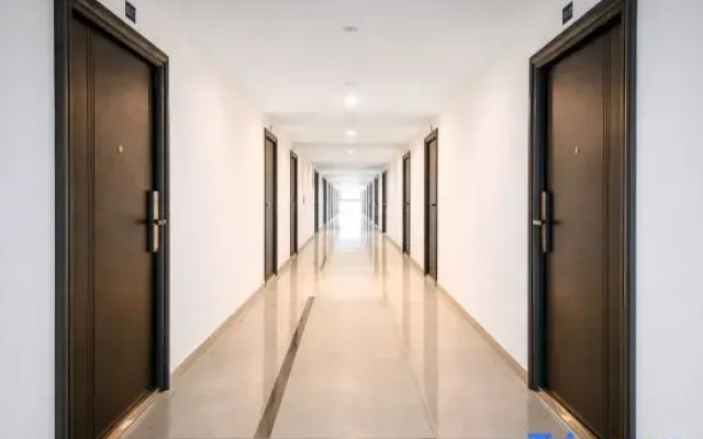 Langyi International. High-Rise City View Apartment