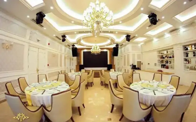 Cat Ba Rosalia Hotel