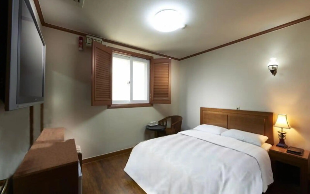 Отель Noble Tourist Hotel Insadong