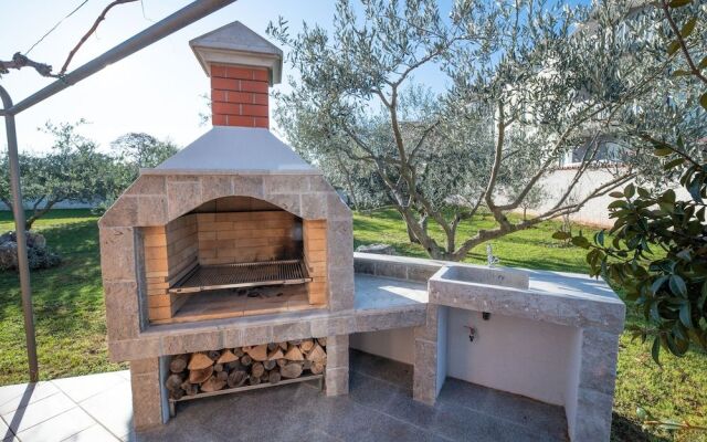 Olive & Lavender villa with pool