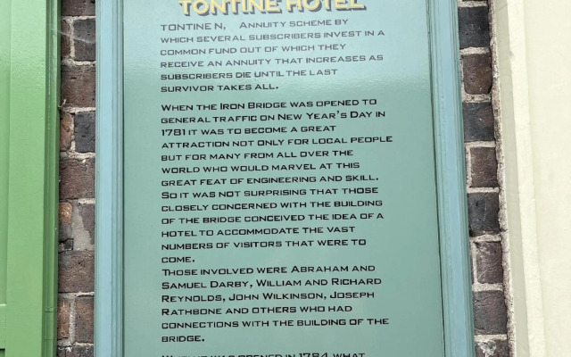 Tontine Hotel & Bar